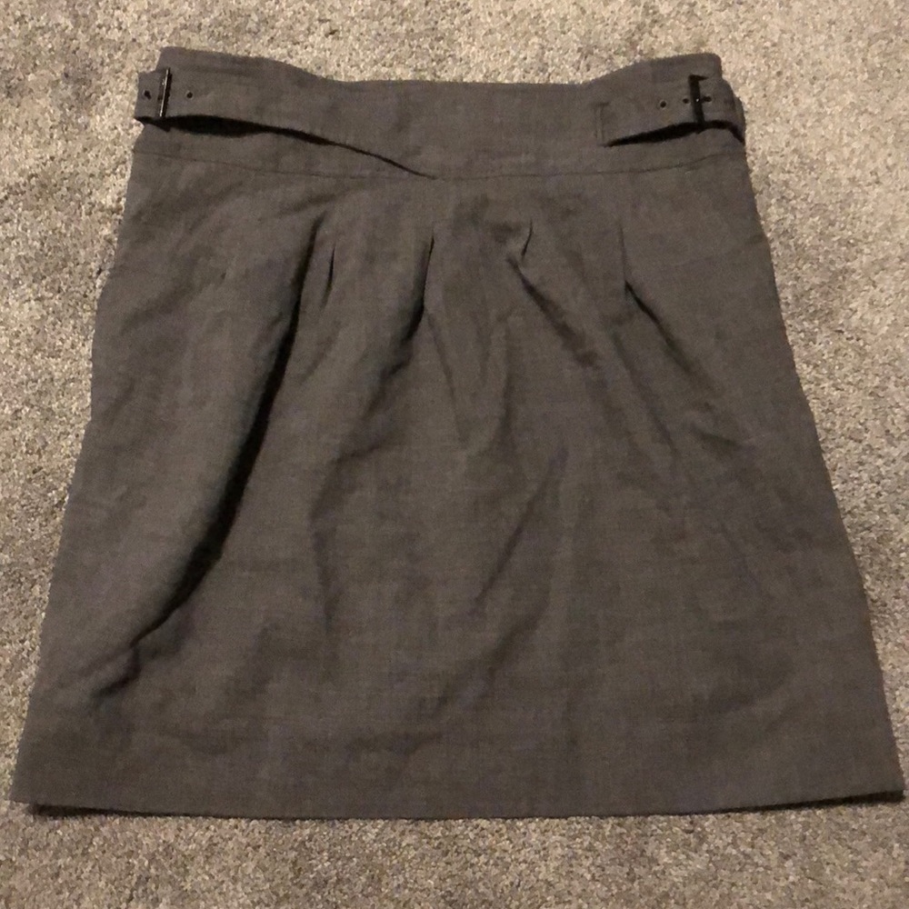 BCBG MAXAZRIA grey skirt w/buckle detail & pockets